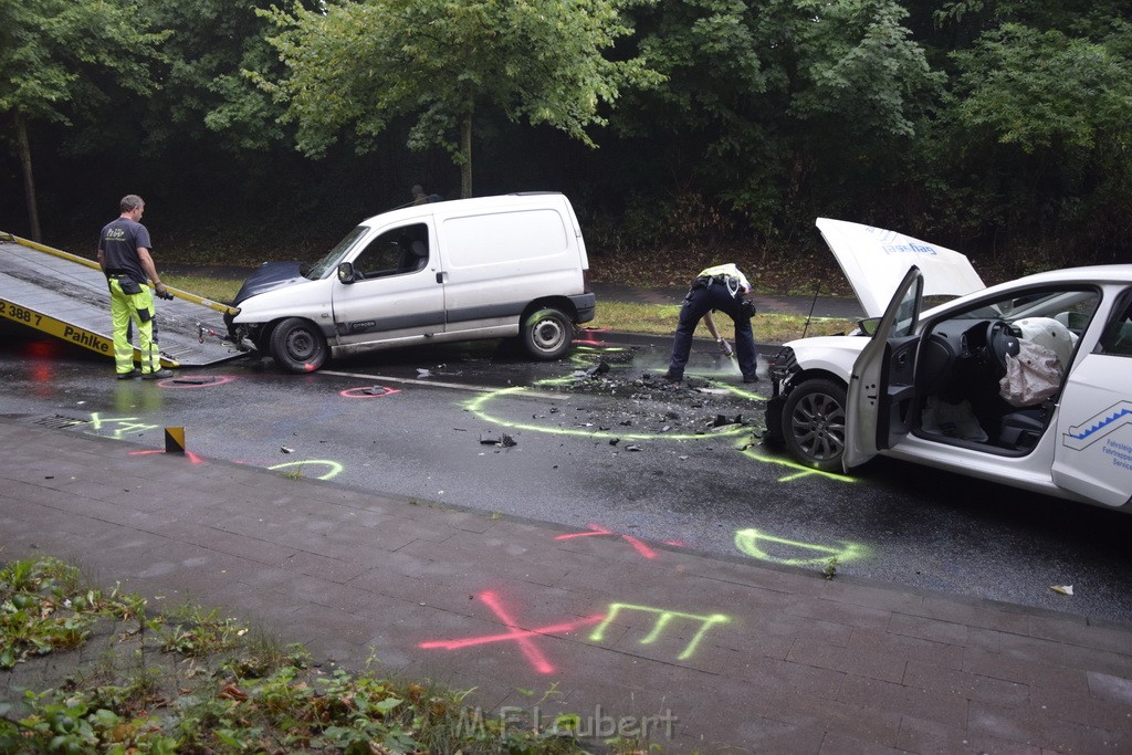 VU Frontal Koeln Hoehenhaus Berlinerstr vor Leuchterstr P53.JPG - Miklos Laubert